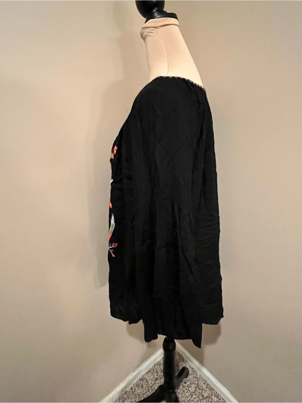 Solitaire Black V neck Bell-Sleeve embroidered front top, size L